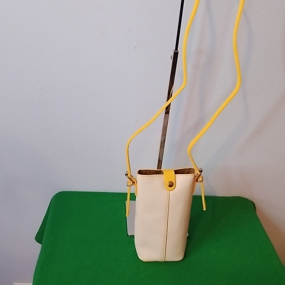 "Winnie The Pooh" Cell Phone Pouch / Crossbody Purse - Picture 4 of 6